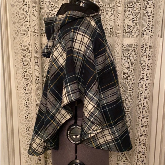 Child’s Wool Tartan Cape M - Picture 5 of 8